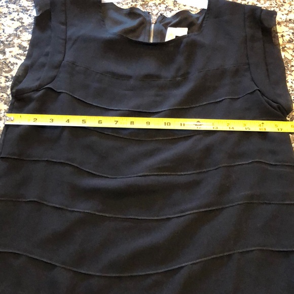 Sleeveless blouse - Picture 2 of 8